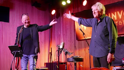 Frode Alnæs og Arild Andersen På fredag kan du benytte deg av en sjelden sjanse til å høre to av landets største musikerlegender i sobert samspill. Arild Andersen, en av våre fremste...