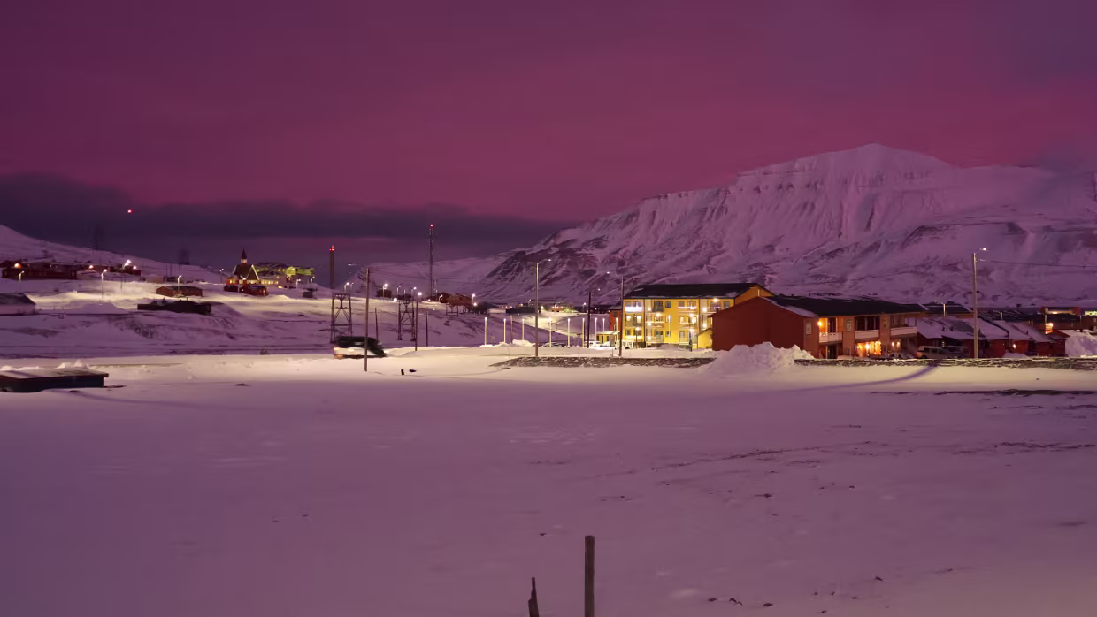 01.02.2025 Longyearbyen Karte – Reiseroute Sa 01.02.2025 Longyearbyen Unterkunft Unterkunft Aktuelle Wetteraussichten vv_Longyearbyen...