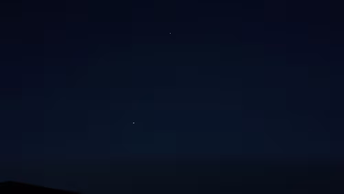 Seed Vault Hike - From Seed to Summit Der helle Stern ist der Jupiter und oben drüber sind man zwei seiner Monde.