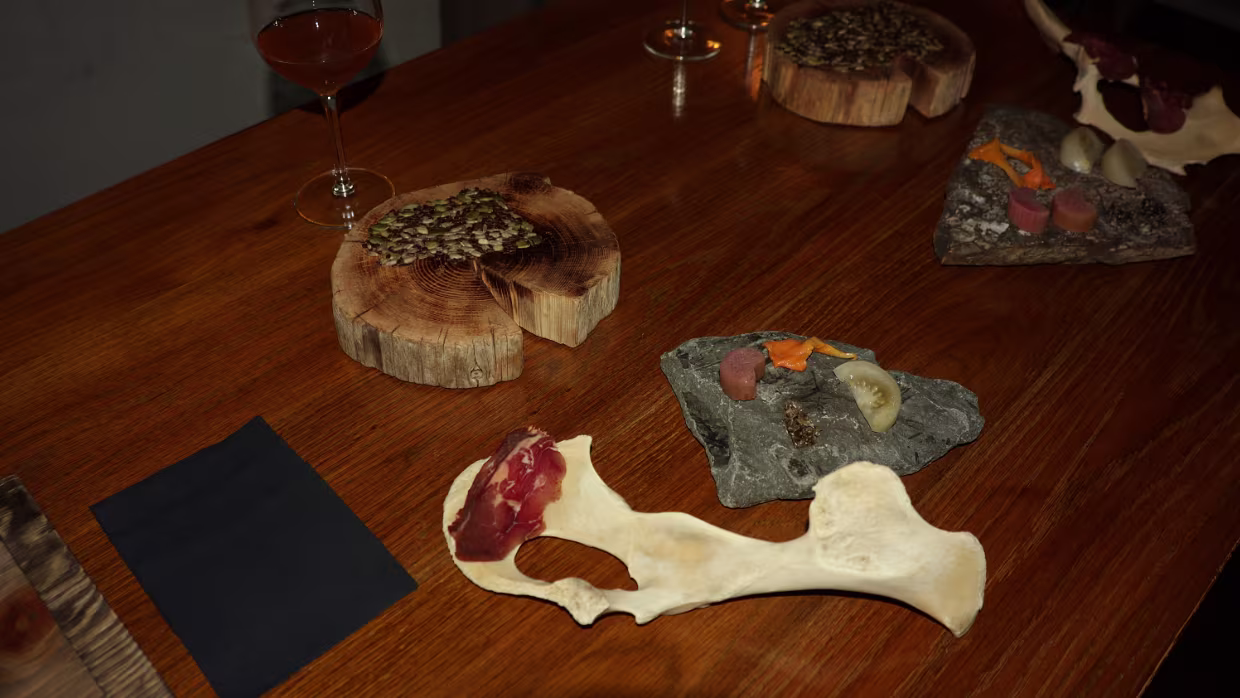 Prolog 2025/11 Nur öffnen was zur Reise gehört Vorwort Nachdem vor gut 10 Jahren der Traum wahr wurde mal nach Svalbard zu kommen geht...