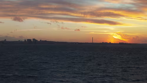 Helsingør – – Helsingborg – Sunne Ein schöner Sonnenaufgang bahnt sich auf schwedischer Seite an.