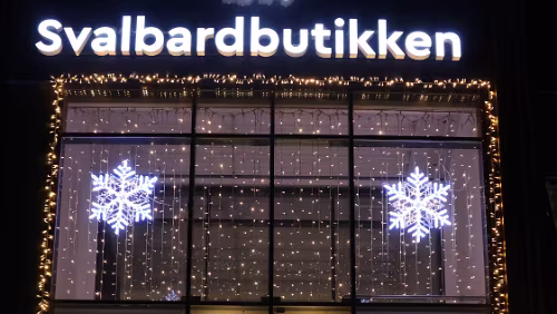 Longyearbyen Der Eingang zum „COOP“.