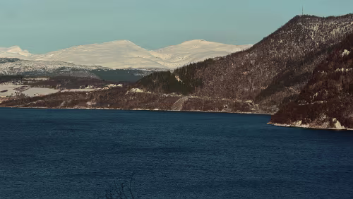 Bodø – Saltfjellet – Mosjøen In der Mitte sieht man die „ Forsvarets stasjon Fauske “. Panorama