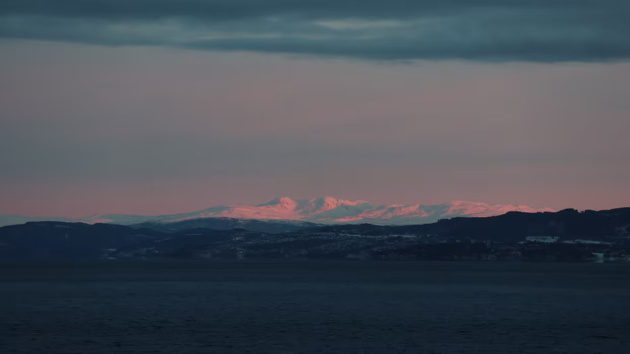 12.02.2026 Mosjøen – Trondheim Karte – Reiseroute Do 12.02.2026 Mosjøen – Rørvik – – Flakk – Trondheim — 6 Std. 21 Min. (404 km) Unterkunft Unterkunft...