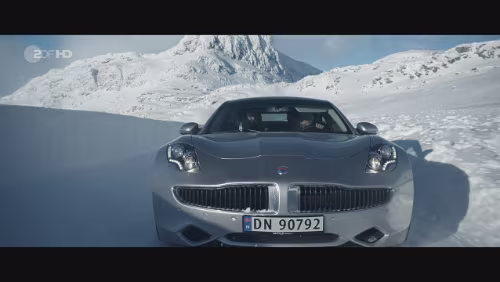 „Einer nach dem anderen“ Erstaunlich, dass das Auto wirklich aus Amerika kommt. Aber designed wurde es wohl vom Dänen Henrik Fisker.