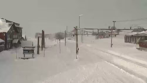 Finse stasjon Schnee und Sonne