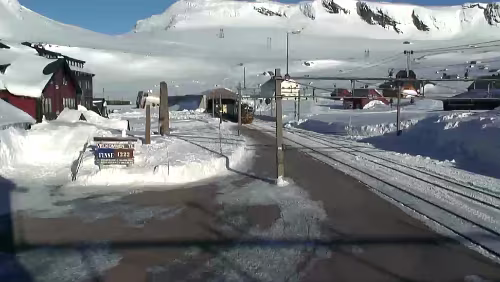Finse stasjon Güterzug bei Sonnenschein