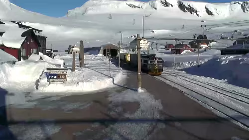 Finse stasjon Güterzug bei Sonnenschein