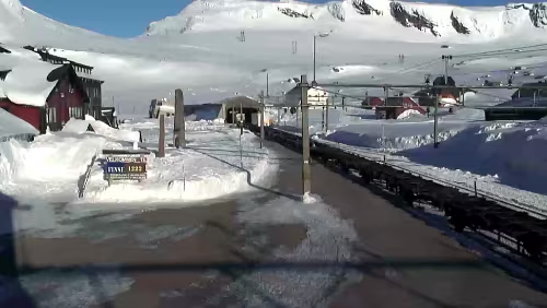 Finse stasjon Güterzug bei Sonnenschein