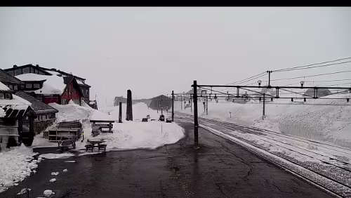 Finse Es ist schon zu warm, dass der Schnee noch liegen bleibt.