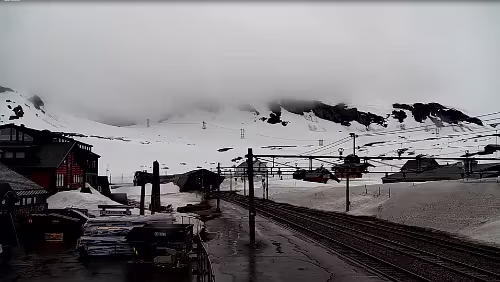 Finse Und wieder war die Kamera für einige Tage offline, zeigt aber nun wieder den gewohnten Abschnitt. Erstmals sieht man nun auch wieder die Gebäude direkt rechts...