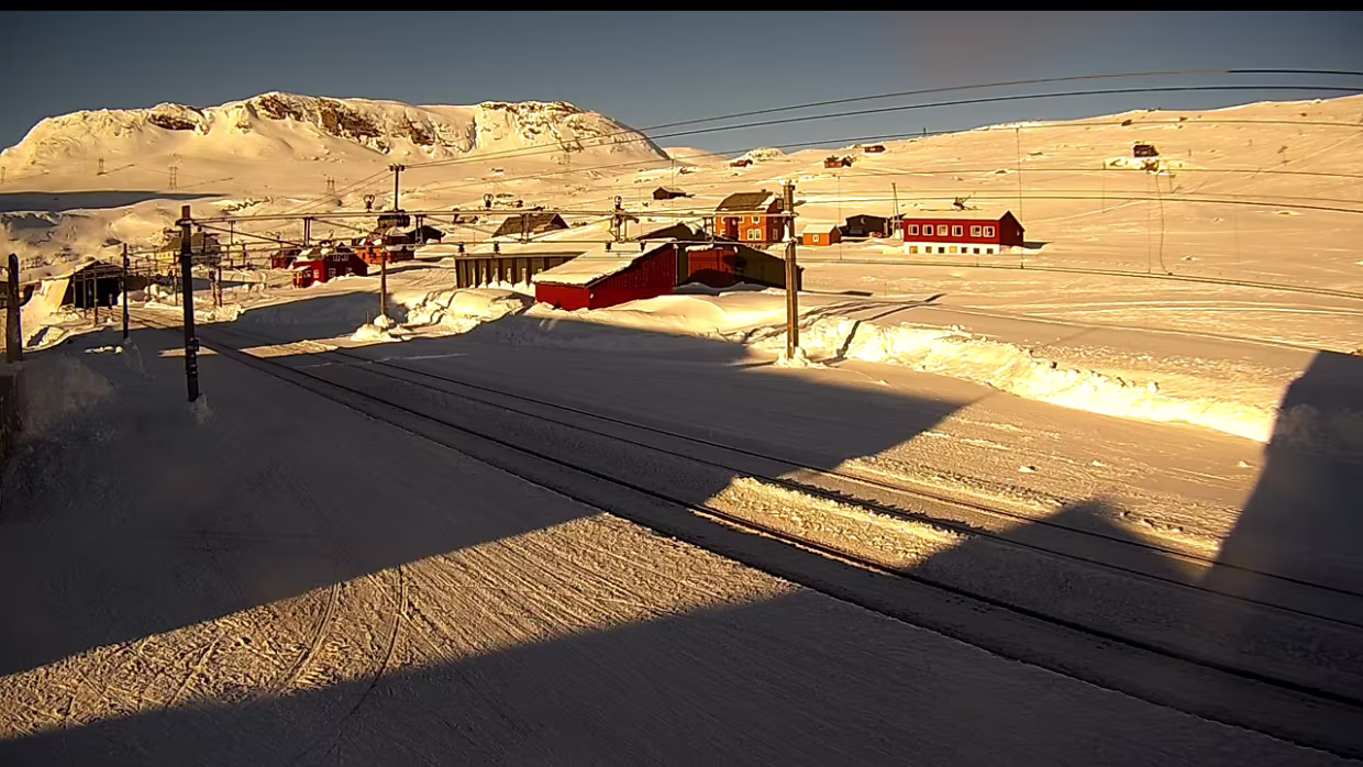 Februar Bilder von der WebCam Finse stasjon .