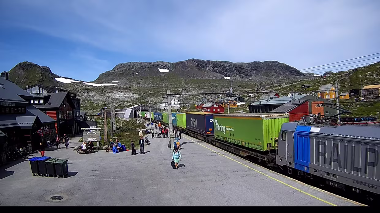 August Bilder von der WebCam Finse stasjon .