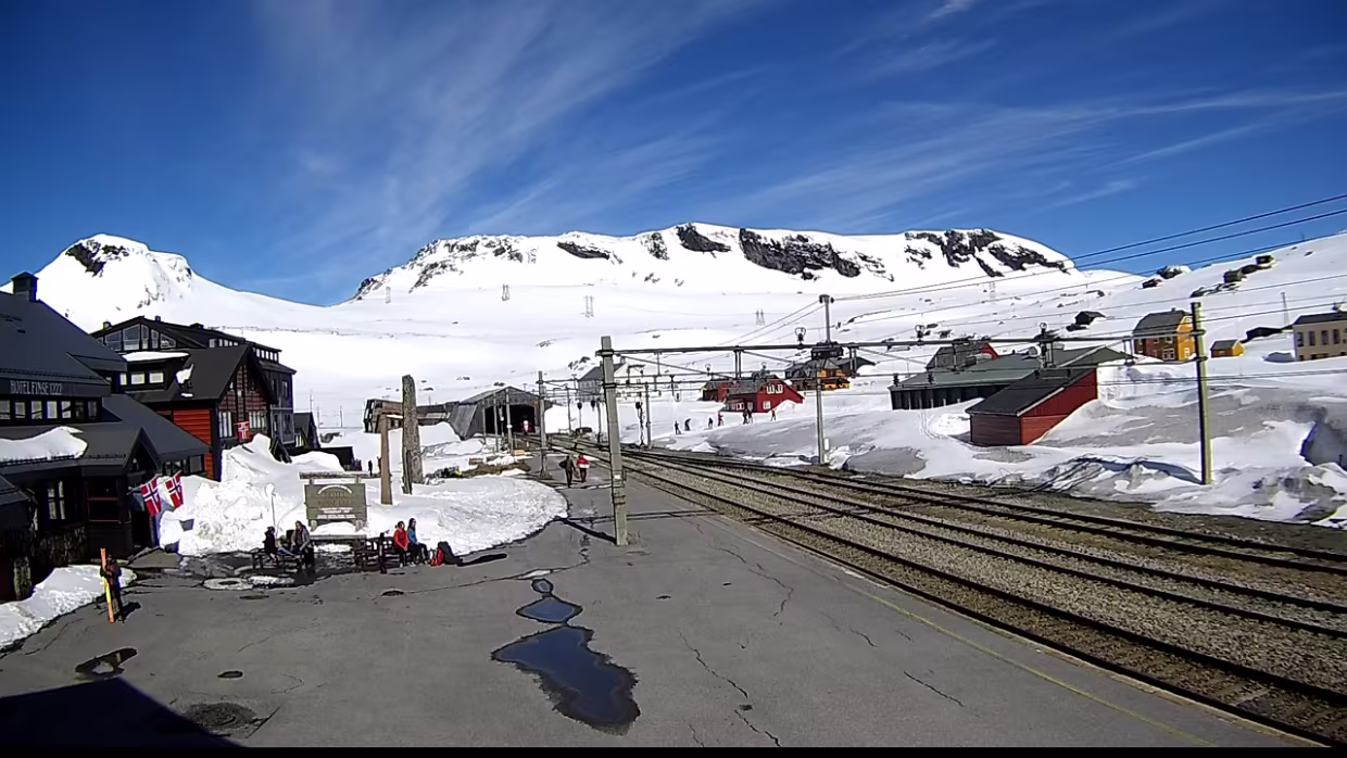 Mai Bilder von der WebCam Finse stasjon .