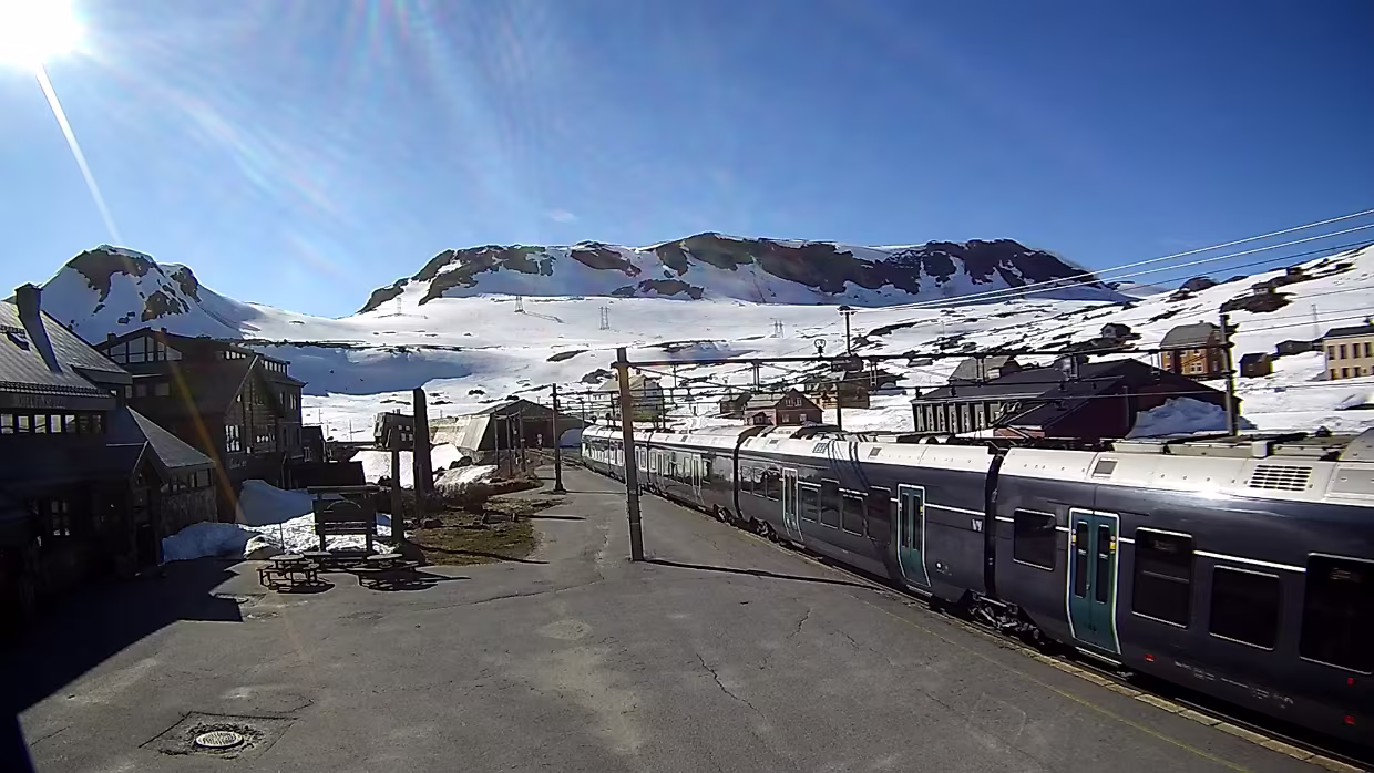 Juni Bilder von der WebCam Finse stasjon .