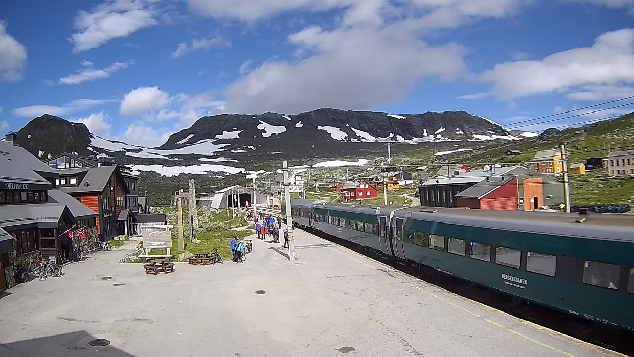 Juli Bilder von der WebCam Finse stasjon .