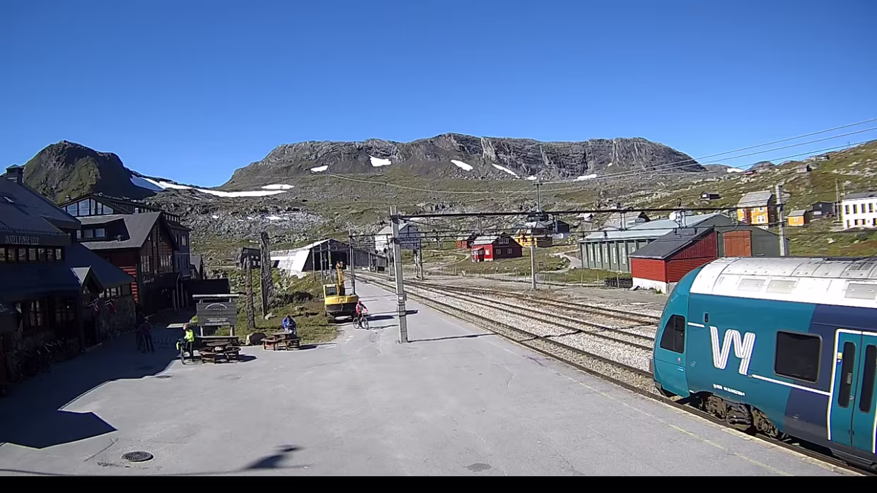 September Bilder von der WebCam Finse stasjon .