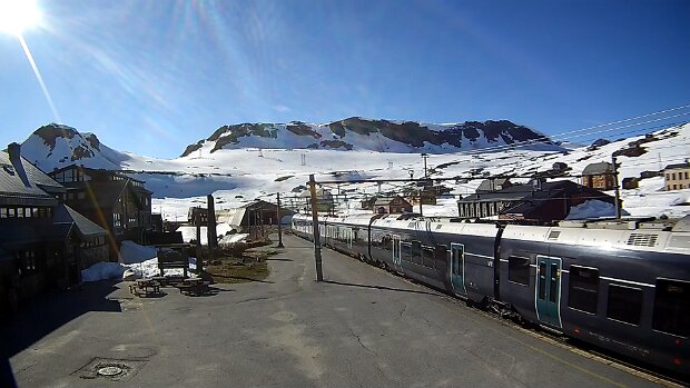 Juni Bilder von der WebCam Finse stasjon .