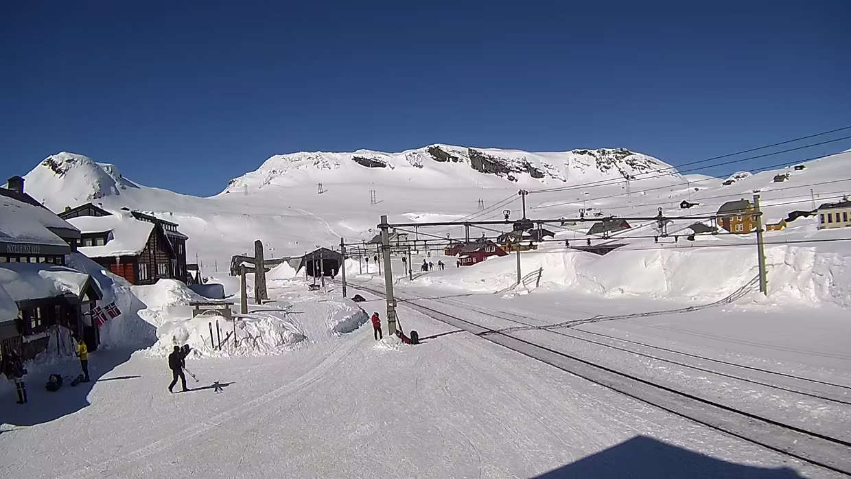 April Bilder von der WebCam Finse stasjon .