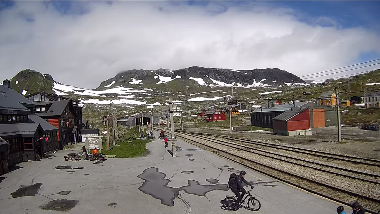 Juli Bilder von der WebCam Finse stasjon .