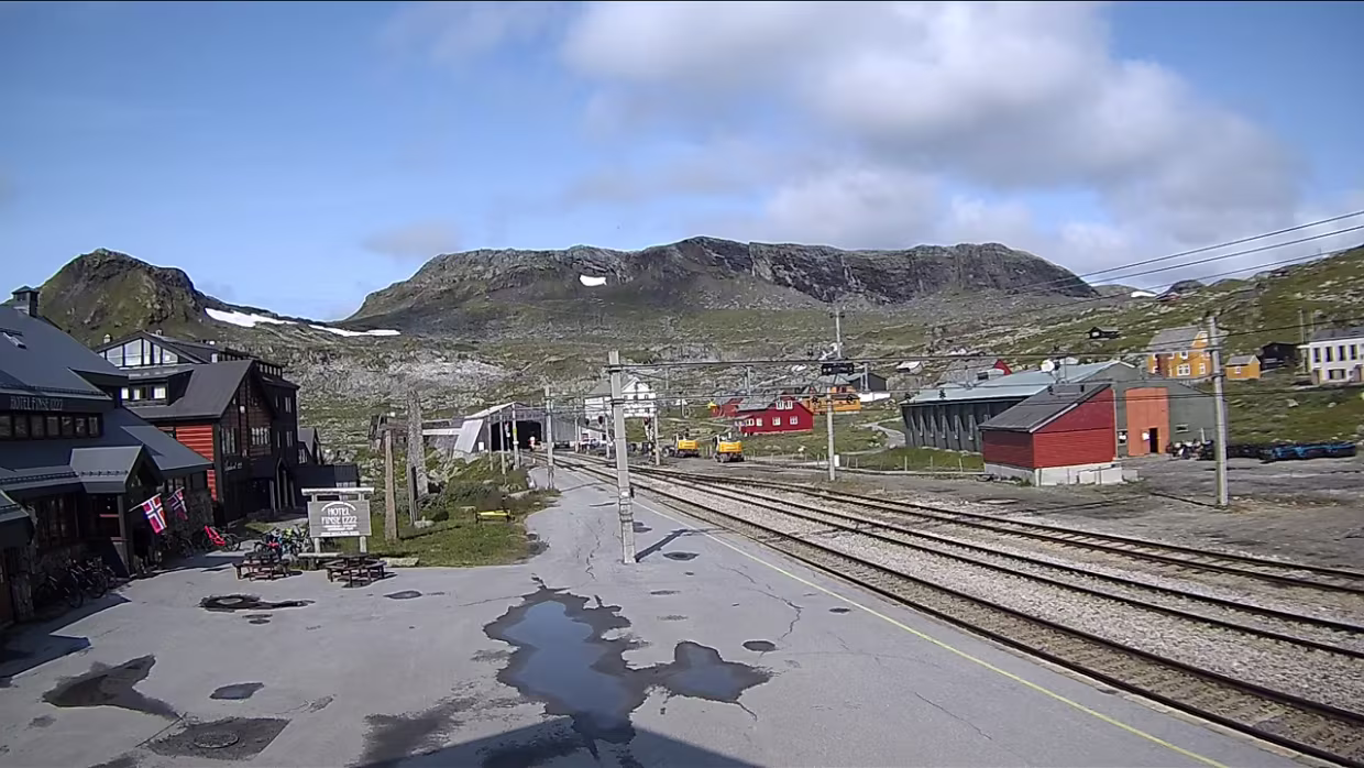 August Bilder von der WebCam Finse stasjon .