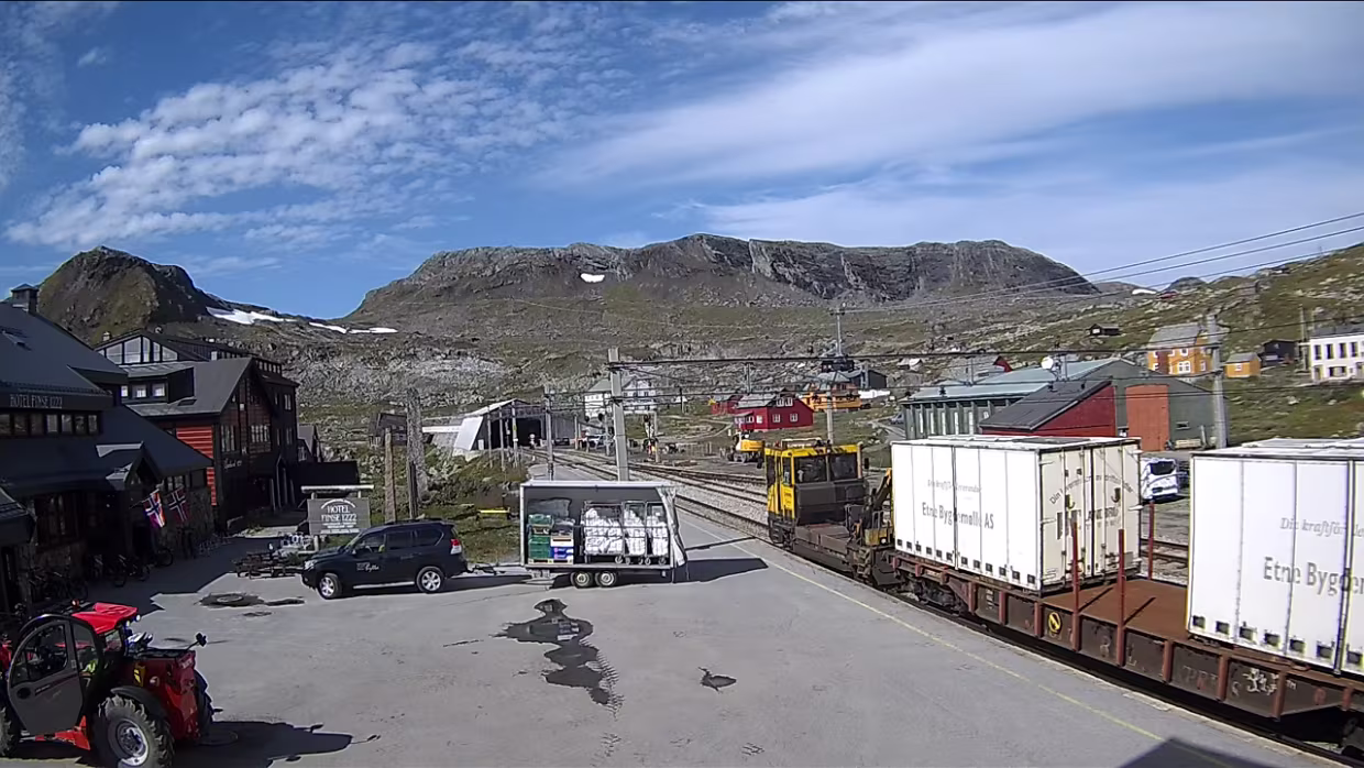 September Bilder von der WebCam Finse stasjon .