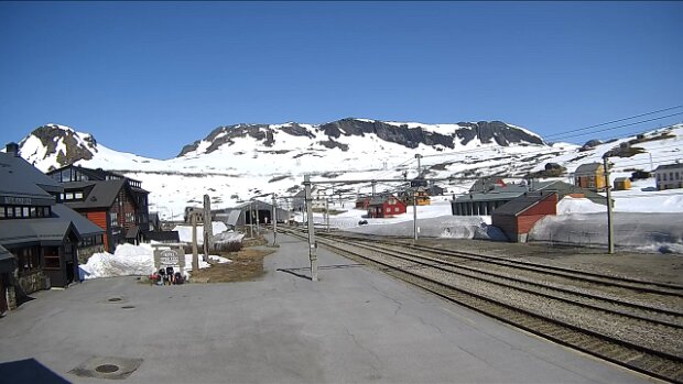 Juni Bilder von der WebCam Finse stasjon .