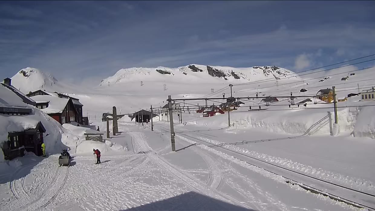 April Bilder von der WebCam Finse stasjon .