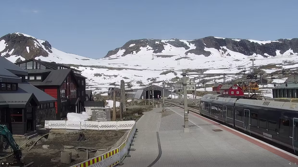 Juni Bilder von der WebCam Finse stasjon .