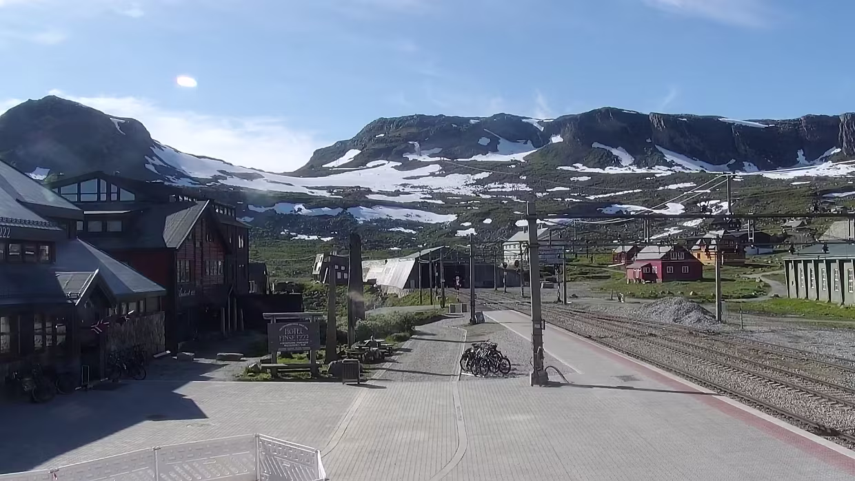 Juli Bilder von der WebCam Finse stasjon .