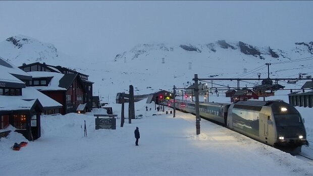 Februar Bilder von der WebCam Finse stasjon .