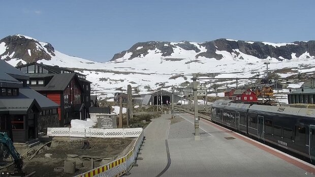 Juni Bilder von der WebCam Finse stasjon .