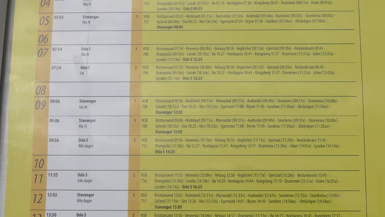 Fahrpläne Anlaufhäfen der Hurtigruten-Schiffe Fahrplan nordgehend Tag Hafen yr An Ab An Ab An Ab An Ab 1 Bergen yr 20:30 20:30...