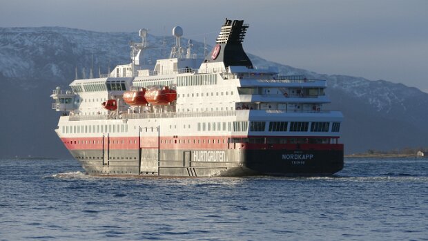 Schiffe Auf den meisten Reisen durch Norge habe ich auch Teilstrecken mit einem Hurtigruten-Schiff zurück gelegt, in 2011 sogar...